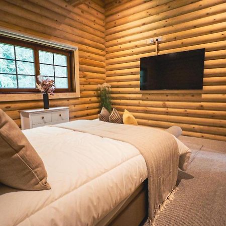 Aspen Lodge, Amazing New Log Cabin With Hot Tub - Sleeps 6 - Felmoor Park Morpeth Room photo