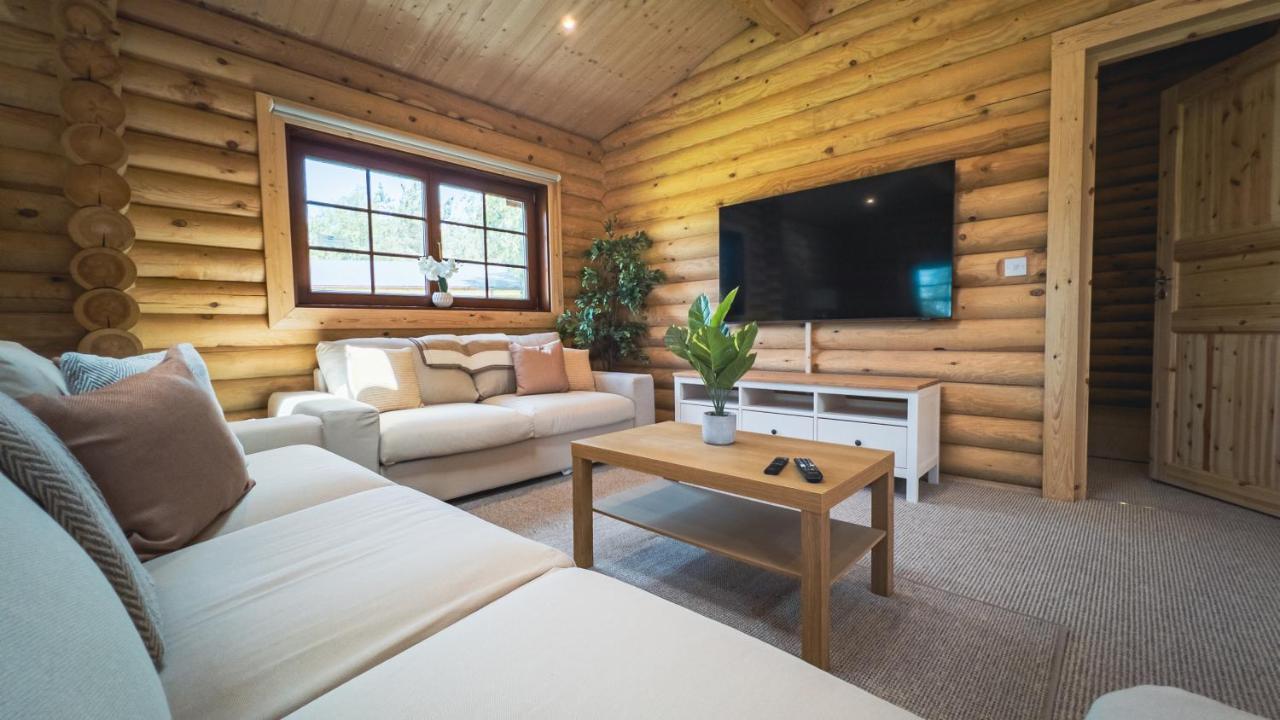 Aspen Lodge, Amazing New Log Cabin With Hot Tub - Sleeps 6 - Felmoor Park Morpeth Exterior photo