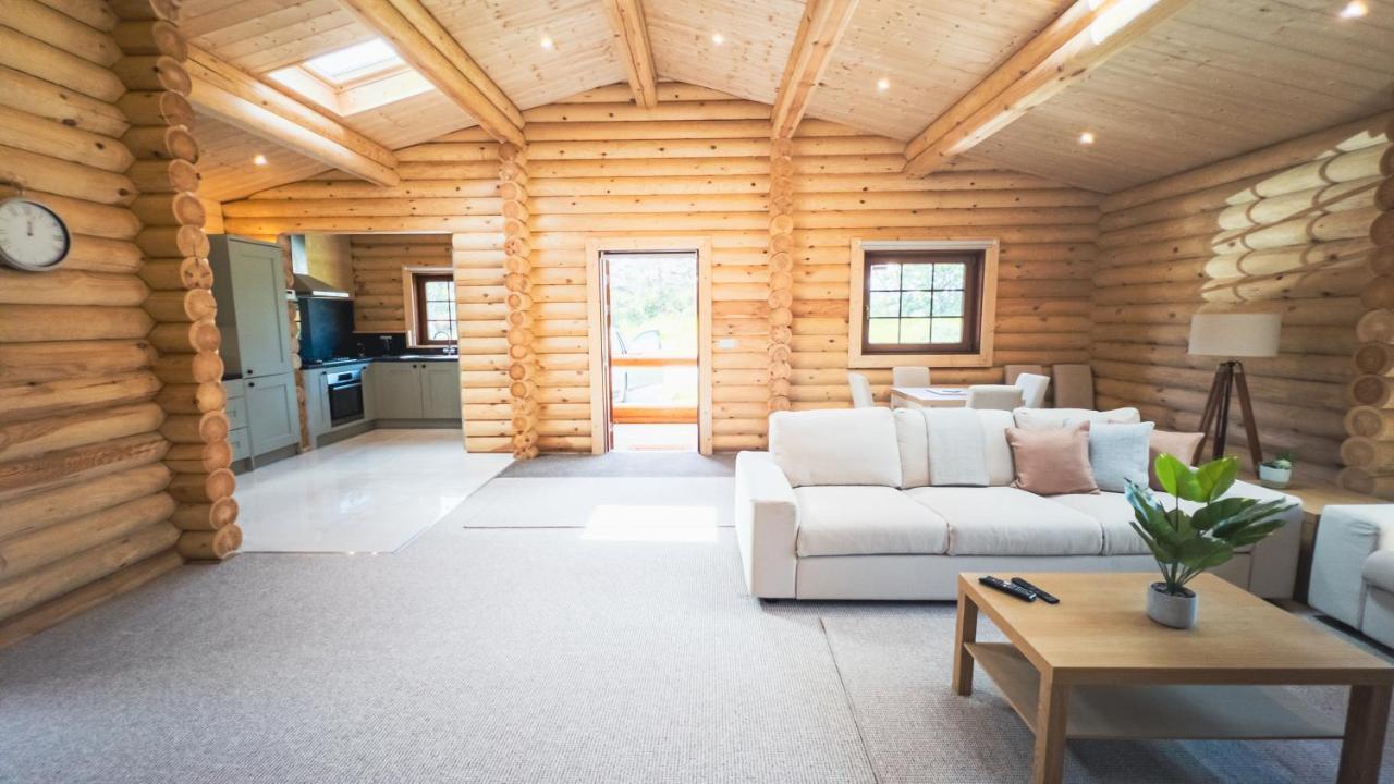 Aspen Lodge, Amazing New Log Cabin With Hot Tub - Sleeps 6 - Felmoor Park Morpeth Exterior photo