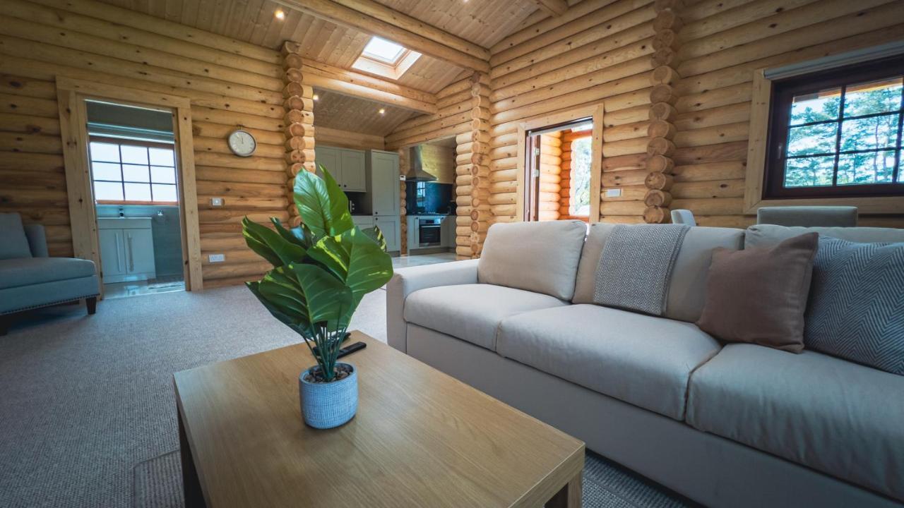 Aspen Lodge, Amazing New Log Cabin With Hot Tub - Sleeps 6 - Felmoor Park Morpeth Exterior photo